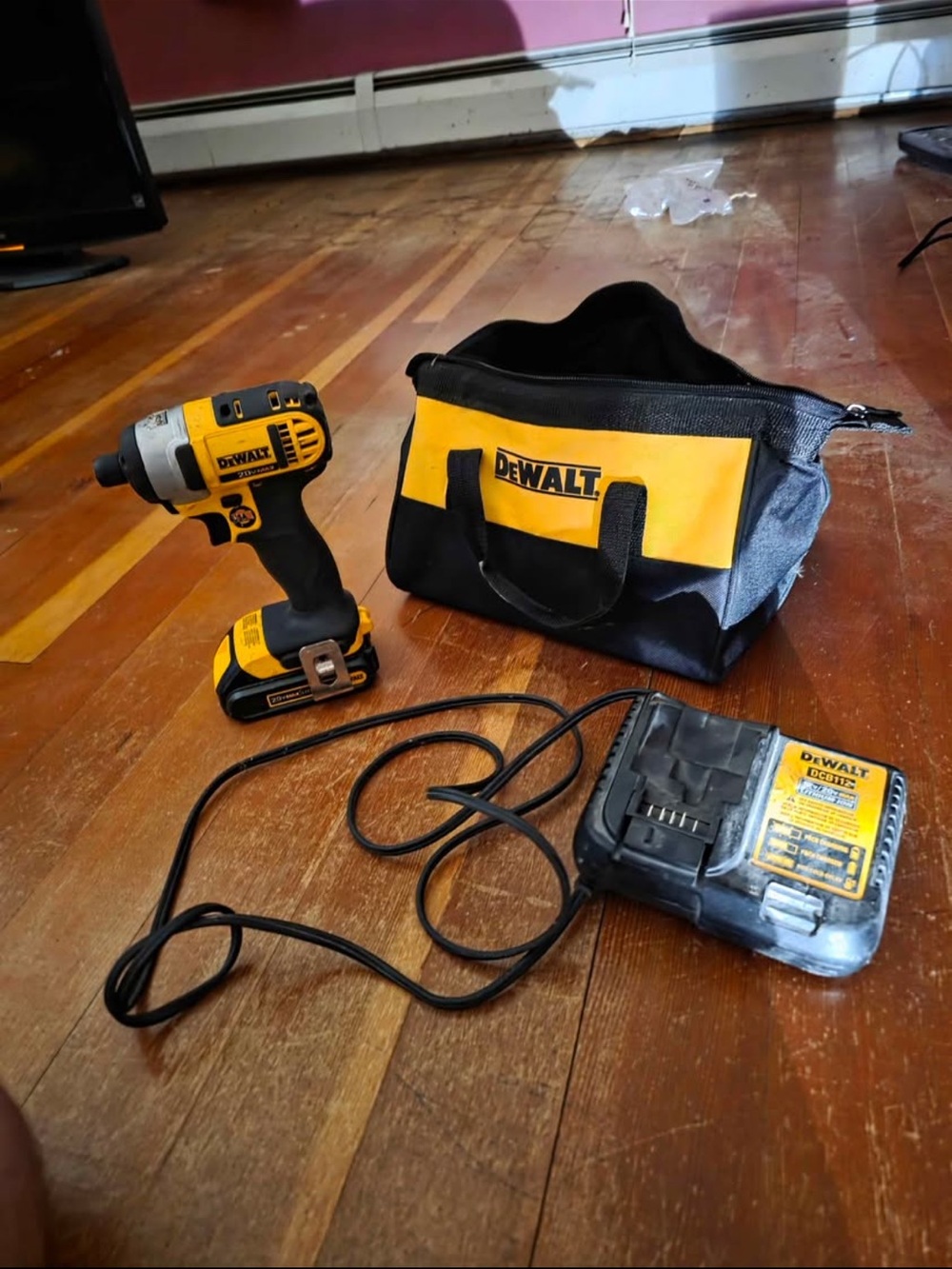 DEWALT Yellow/Black Cordless Impact Driver Kit with Charger and Tool Bag
